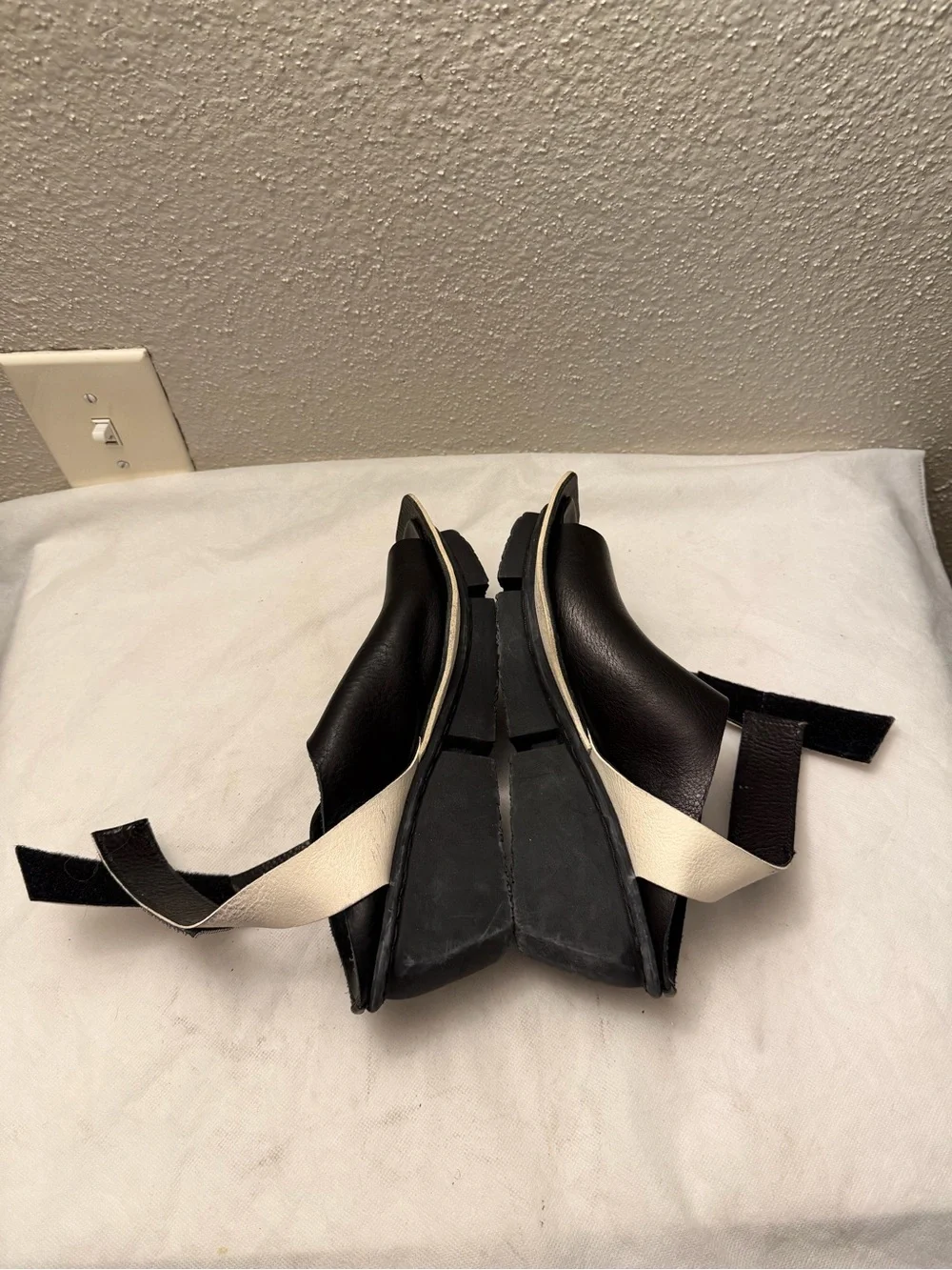 Tripp NYC Black and White Leather Ankle-Strap Sandals, pre-owned, SZ38